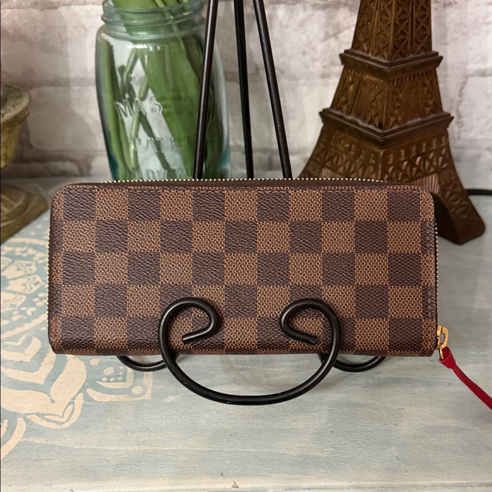 Authentic Louis Vuitton Clemence wallet in Damier Ebene. Like new.